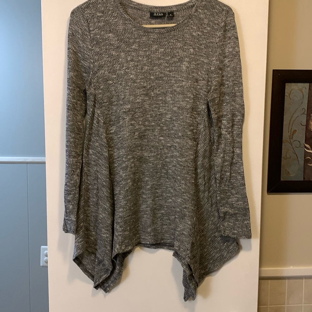 Women’s a.n.a. Gray Marled Long Sleeve, Handkerchief Hem Tunic, Size Medium